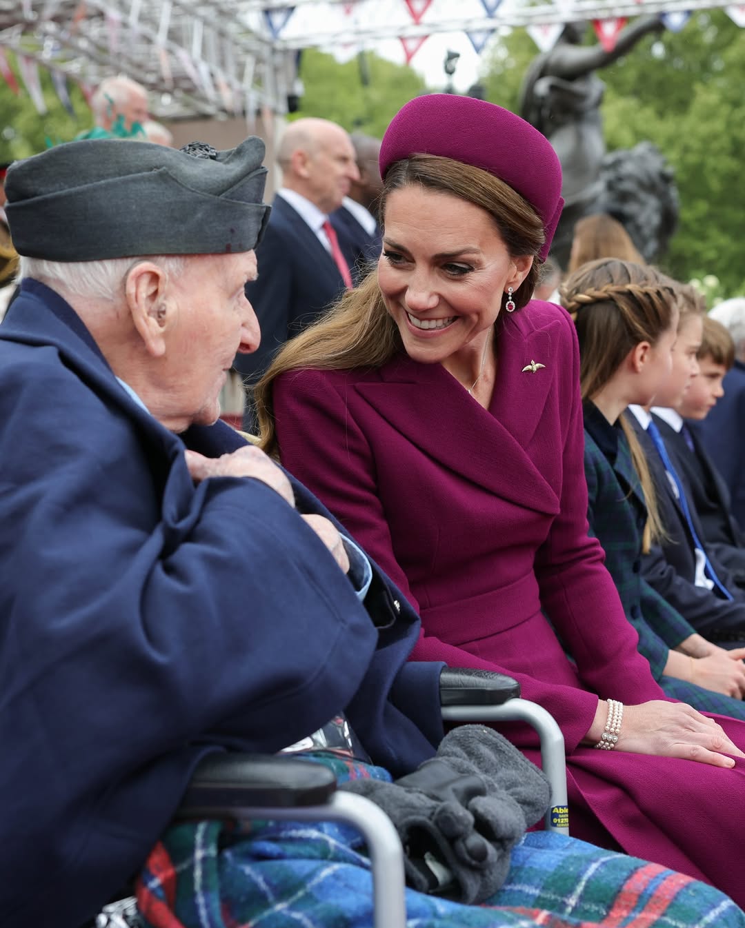 Alle versammelt: Kate Middleton und Prinz William mit ihren Kindern bei der Militärparade