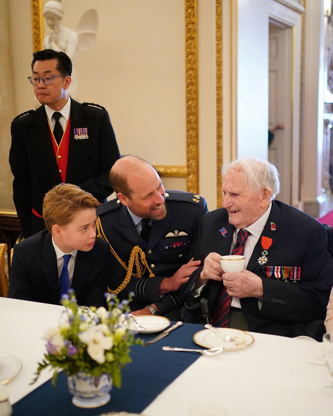 Alle versammelt: Kate Middleton und Prinz William mit ihren Kindern bei der Militärparade
