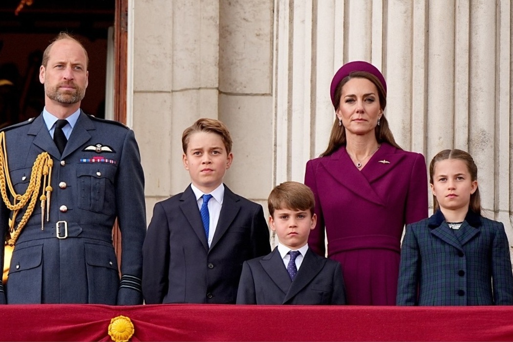 Alle versammelt: Kate Middleton und Prinz William mit ihren Kindern bei der Militärparade