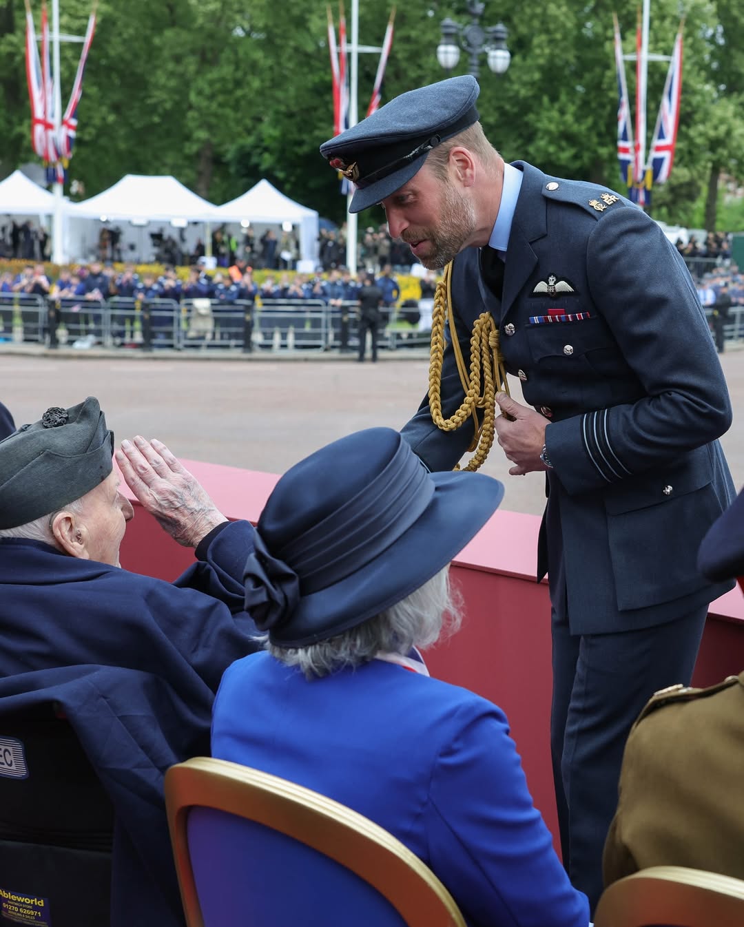 Alle versammelt: Kate Middleton und Prinz William mit ihren Kindern bei der Militärparade