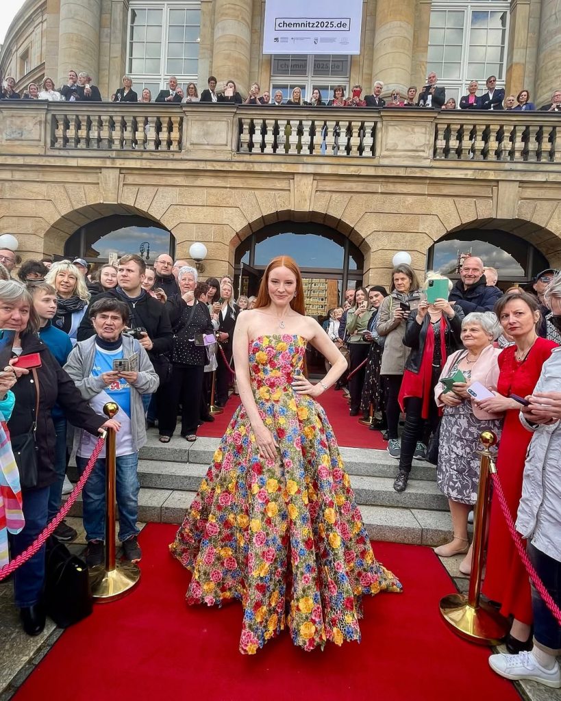 Barbara Meier in a vibrant floral dress at the Europäischen Kulturpreis