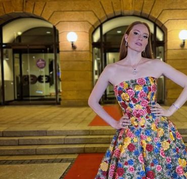 Barbara Meier in a vibrant floral dress at the Europäischen Kulturpreis