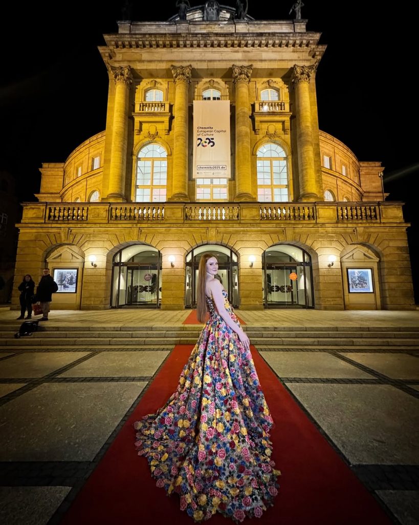 Barbara Meier in a vibrant floral dress at the Europäischen Kulturpreis