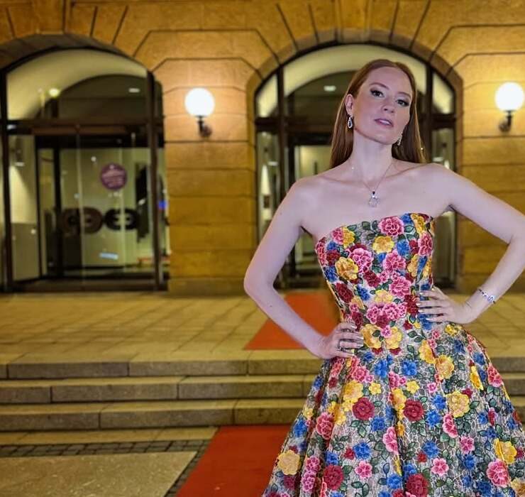 Barbara Meier in a vibrant floral dress at the Europäischen Kulturpreis