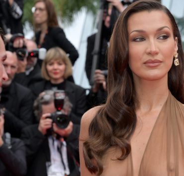 Model Bella Hadid changes her look