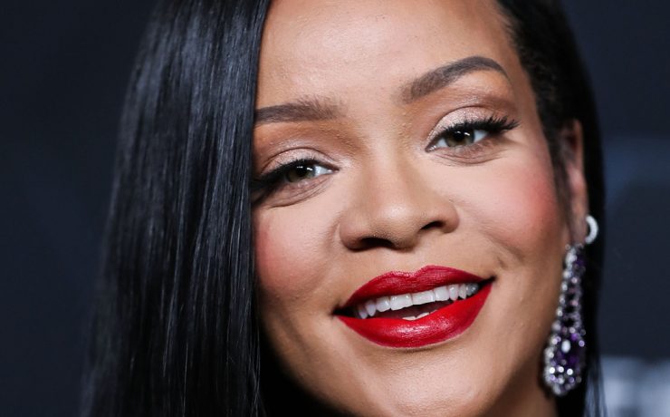 Rihanna’s new maternity look turns heads