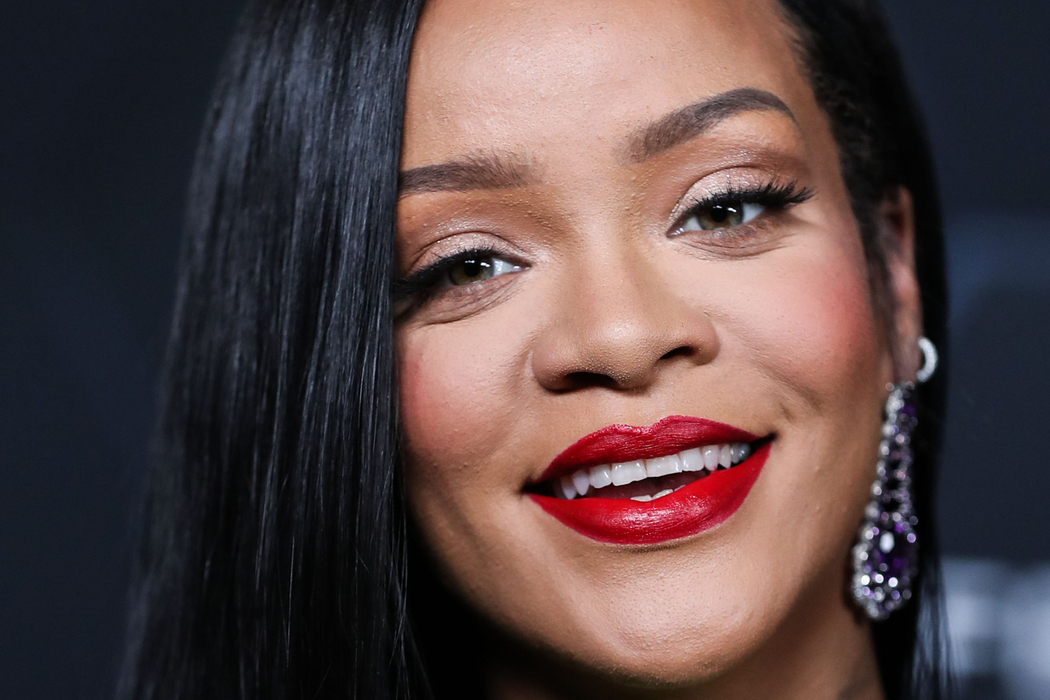 Stylish mama: Rihanna’s new maternity look turns heads
