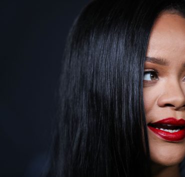 Schwangere Rihanna, Zendaya im Smoking und andere Stars: So war die Met Gala 2025