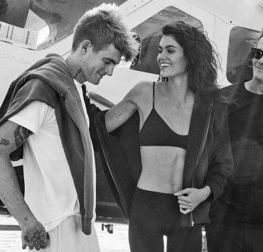 Familiensache: Cindy Crawford mit Ehemann und Kindern in Vuori-Kampagne