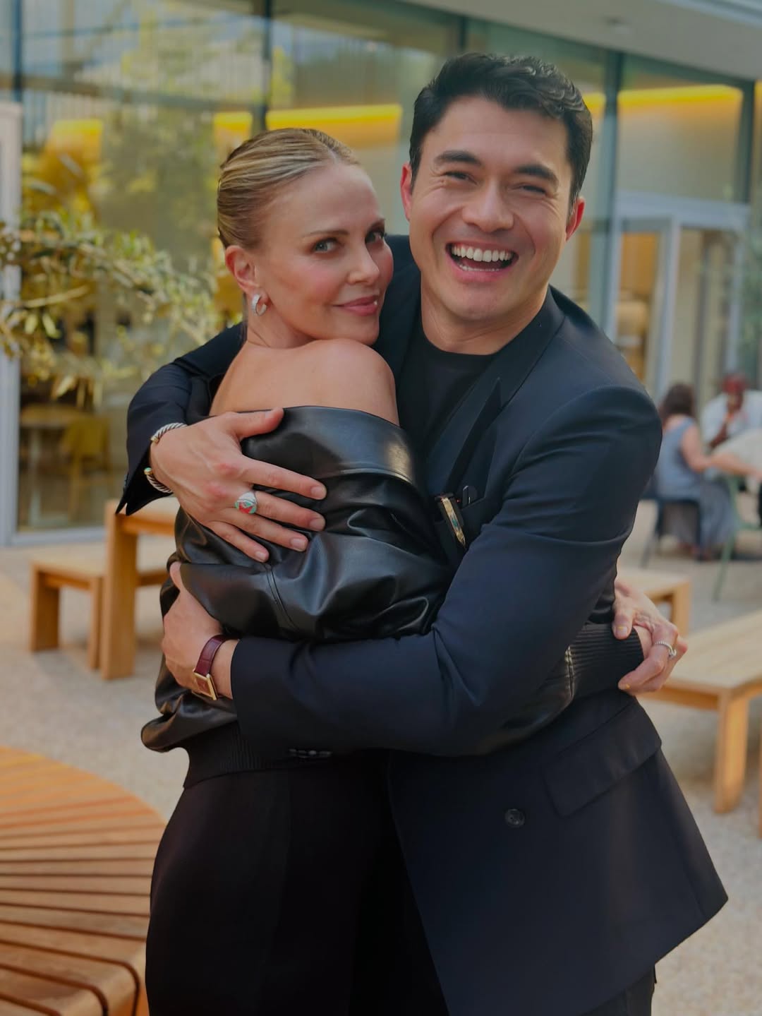 «They suck»: Charlize Theron criticizes Jeff Bezos and Lauren Sanchez’s wedding
