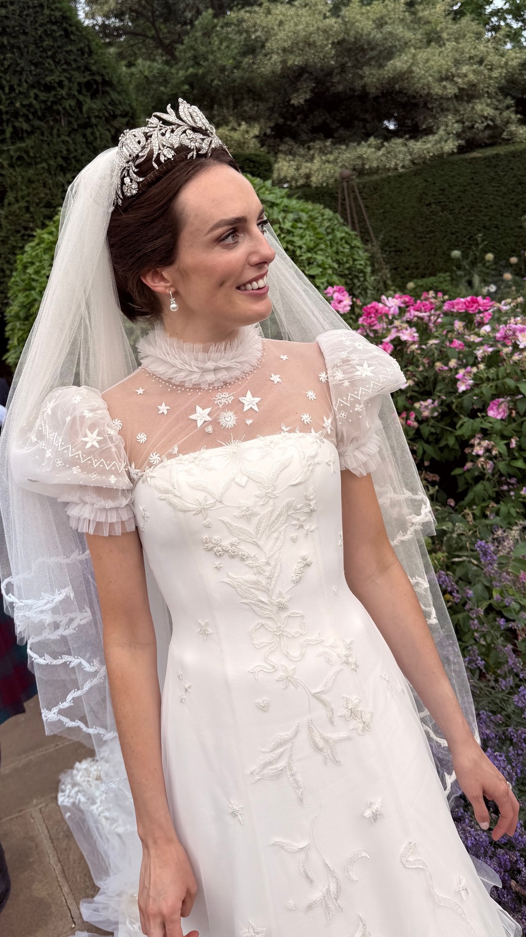 One of Britain’s «society sisters», Lady Violet Manners, has married
