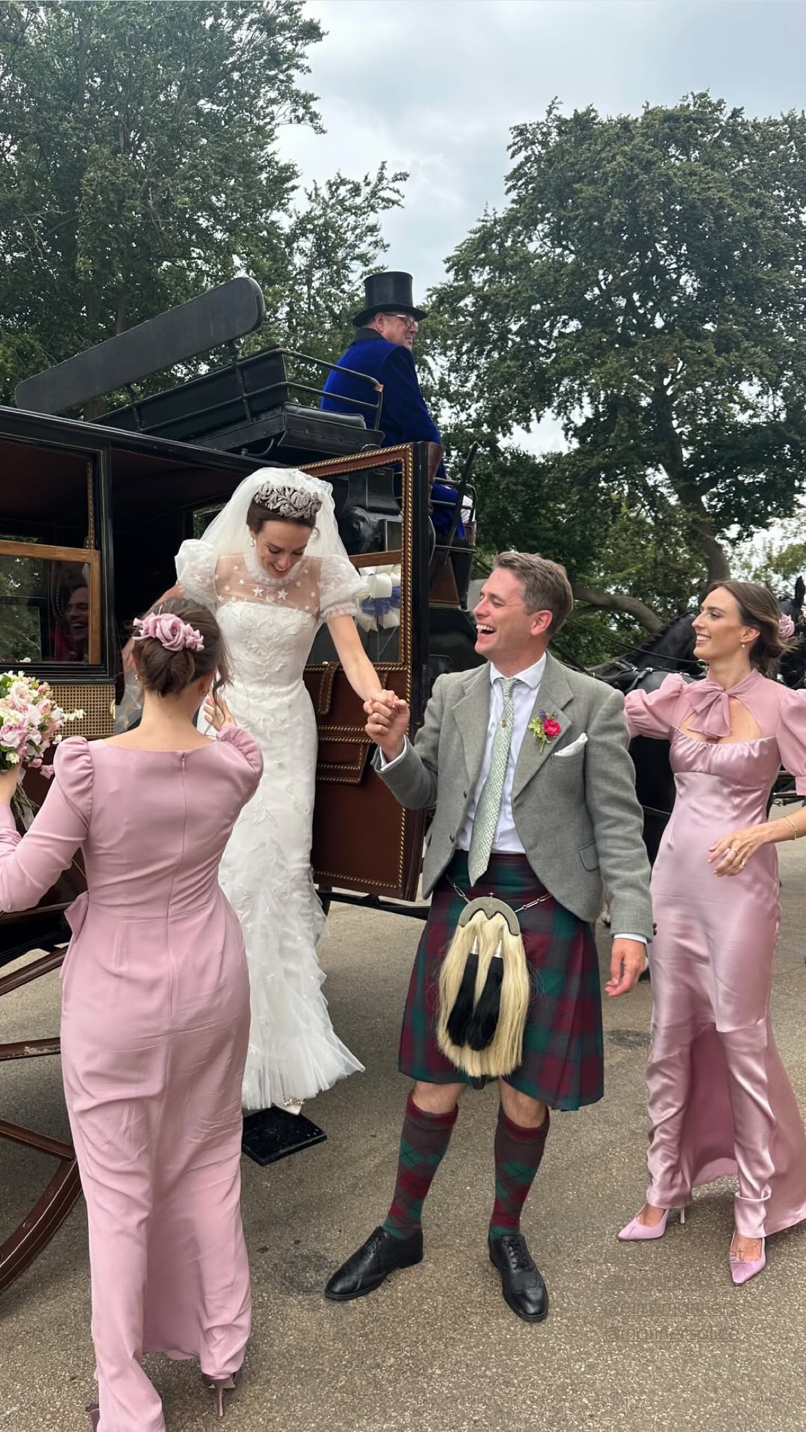 One of Britain’s «society sisters», Lady Violet Manners, has married
