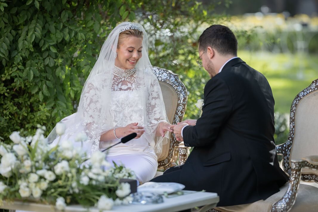 Looking at new photos from Princess Aisha of Jordan’s wedding