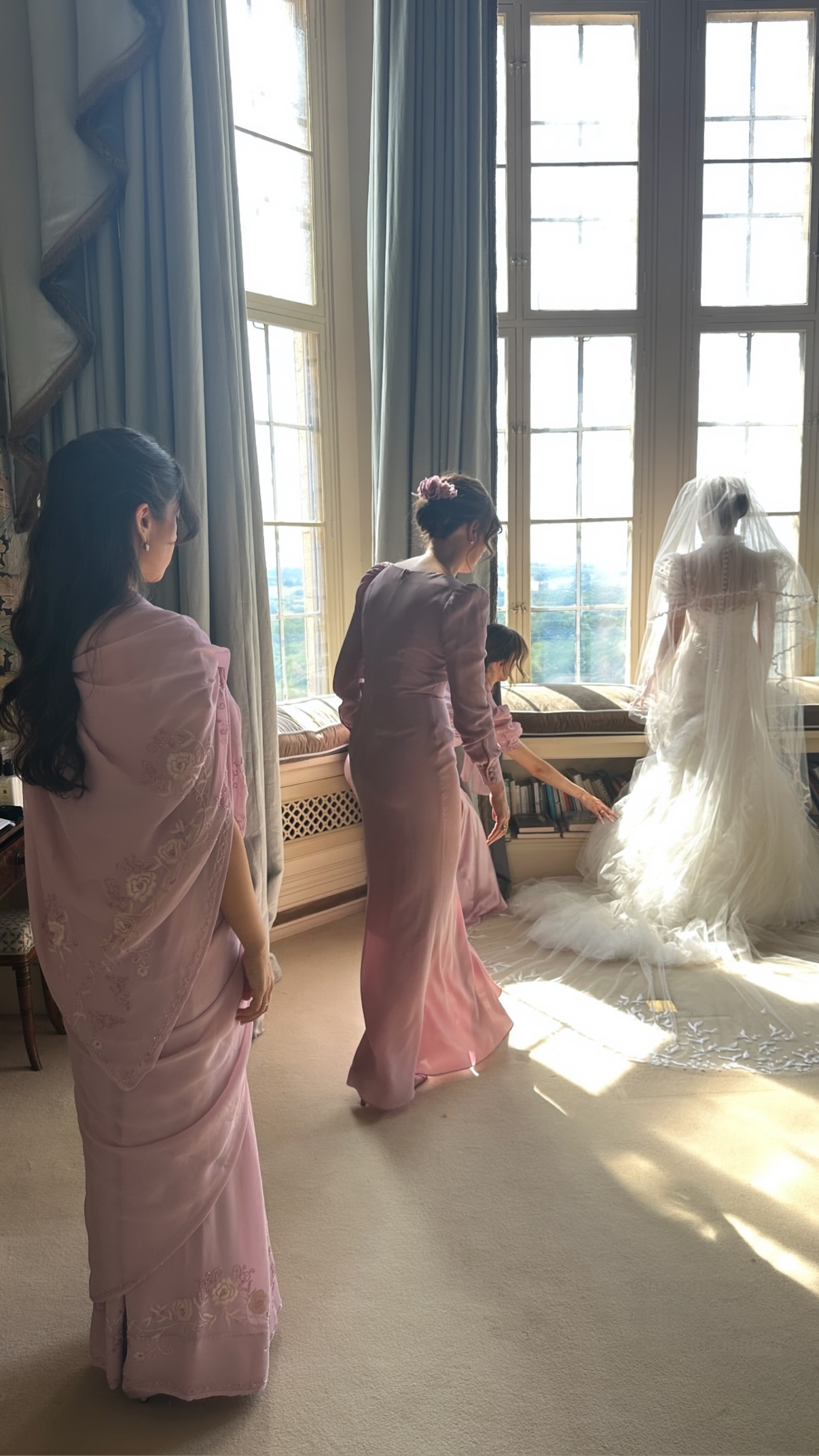 One of Britain’s «society sisters», Lady Violet Manners, has married