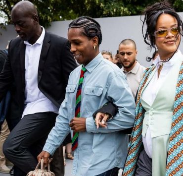 Schwangere Rihanna bei der Dior-Show in Paris
