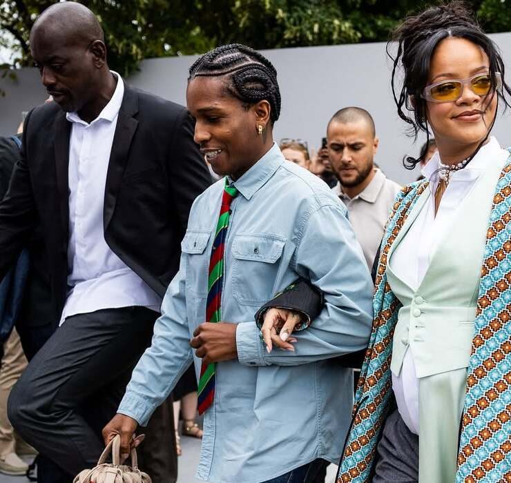 Schwangere Rihanna bei der Dior-Show in Paris