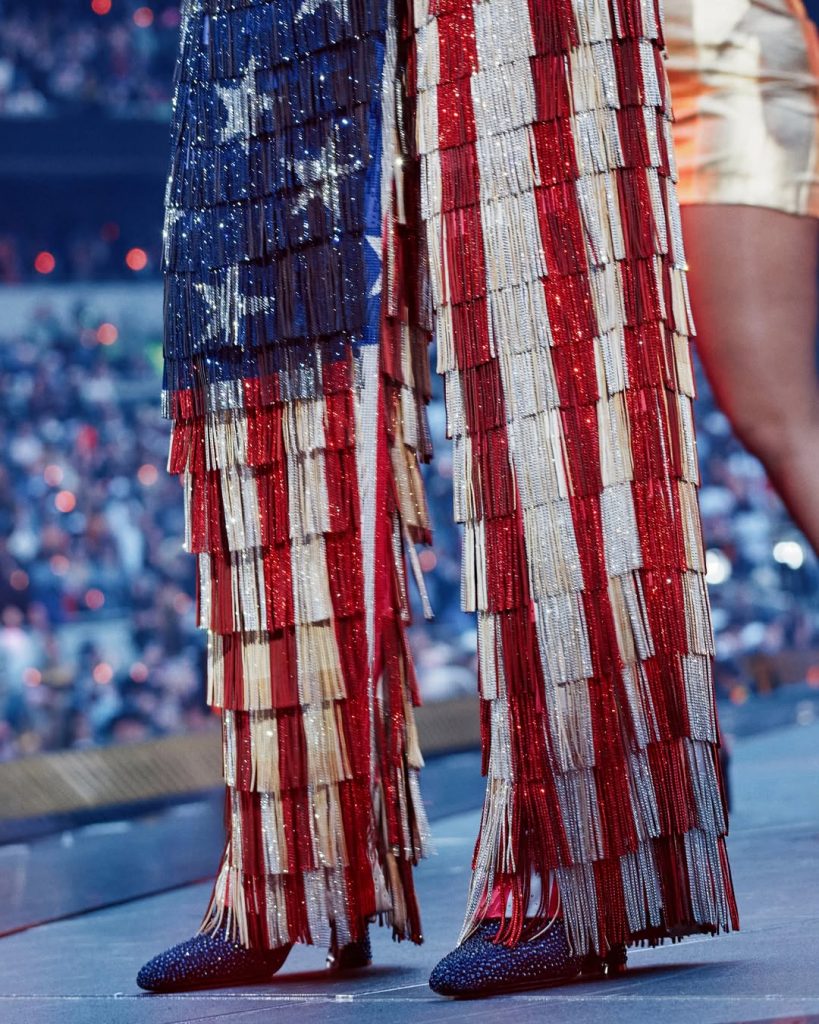 Headlines: Beyoncé Sparkles in Swarovski Crystals at London Concert