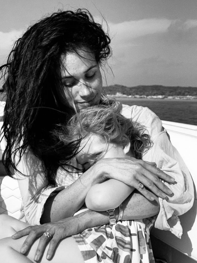 Meghan Markle zeigt neue Fotos ihrer Tochter mit Prinz Harry zum Geburtstag