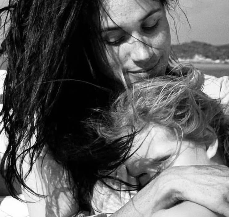 Meghan Markle zeigt neue Fotos ihrer Tochter mit Prinz Harry zum Geburtstag
