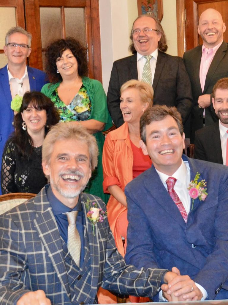 Der österreichische Autor Thomas Brezina feiert 9. Hochzeitstag mit seinem Ehemann
