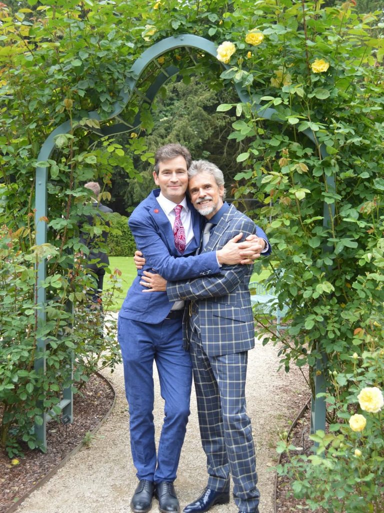 Der österreichische Autor Thomas Brezina feiert 9. Hochzeitstag mit seinem Ehemann