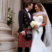 Eine der britischen «Society-Schwestern», Lady Violet Manners, hat geheiratet