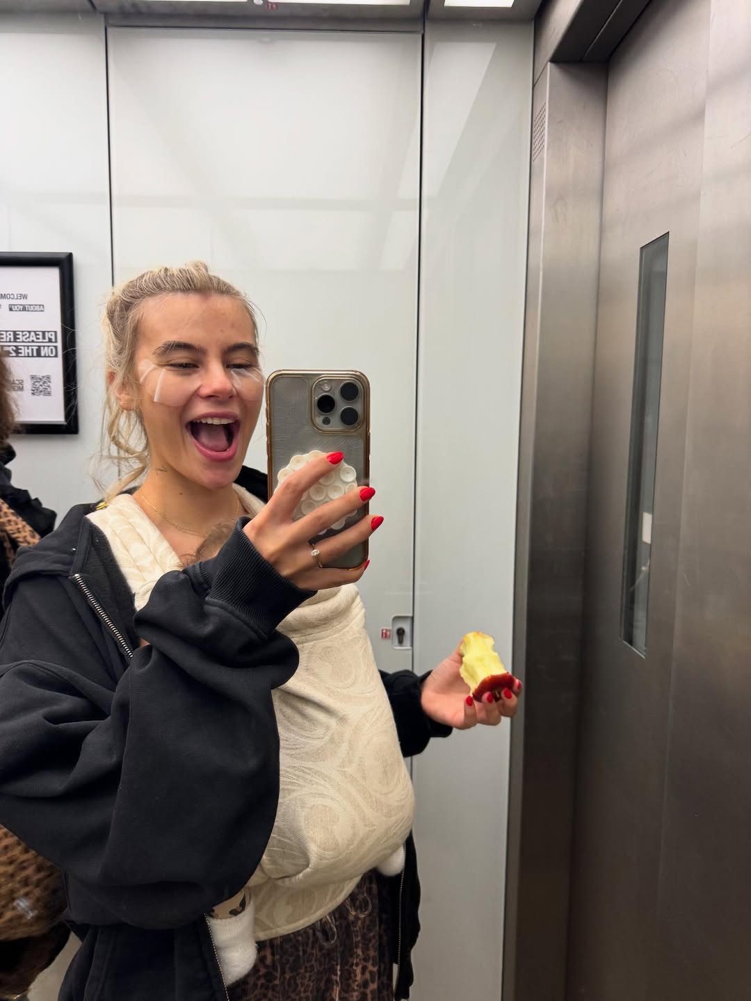 Model Romina Palm shows her daily life as a mom