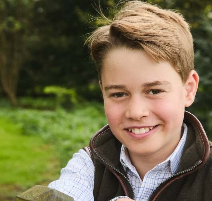 The Waleses unveil a new portrait of Prince George