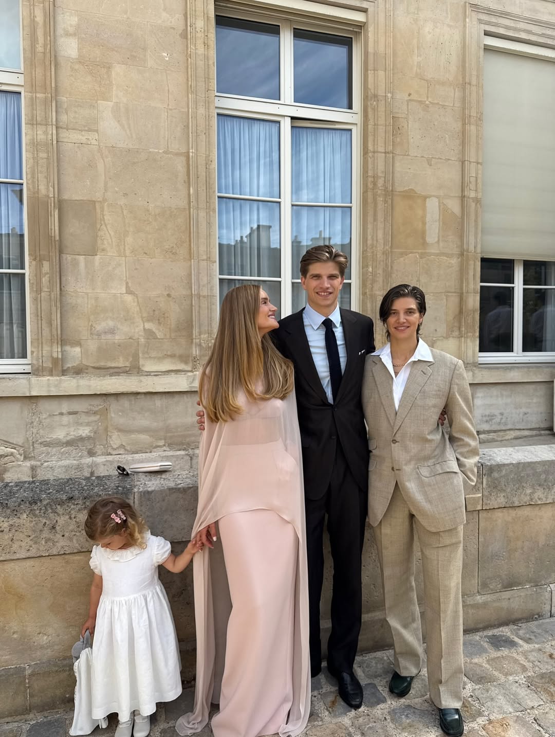 Der Bruder von Rosie Huntington-Whiteley hat geheiratet: Erste Fotos und Details
