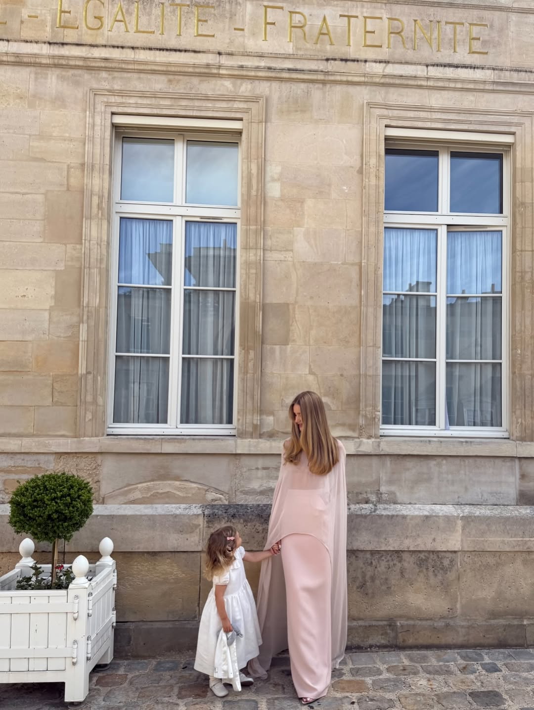 Der Bruder von Rosie Huntington-Whiteley hat geheiratet: Erste Fotos und Details