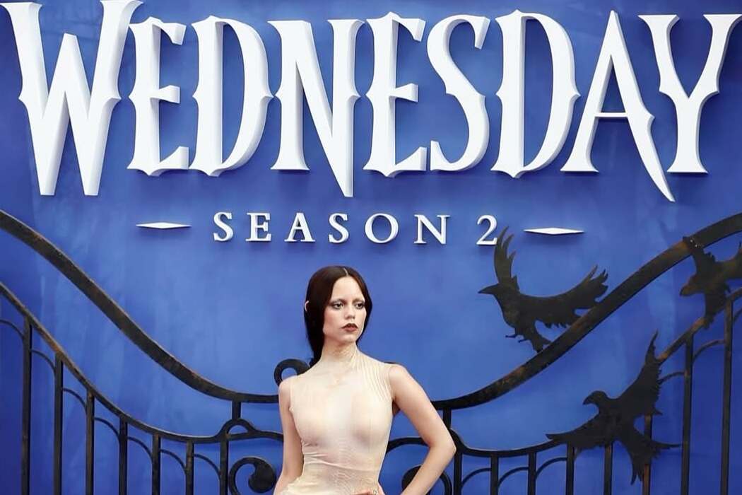 Jenna Ortega and Catherine Zeta-Jones at the premiere of «Wednesday» season two