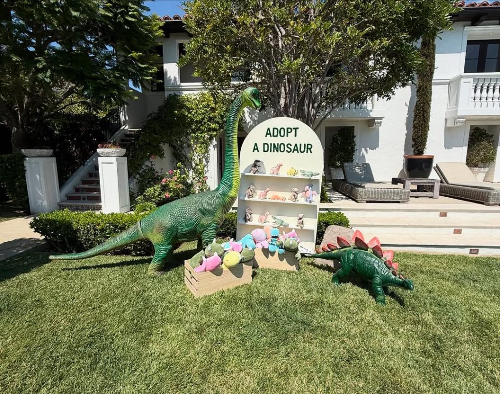 Dinosaur cake and a mini zoo: Lindsay Lohan celebrated her son’s second birthday