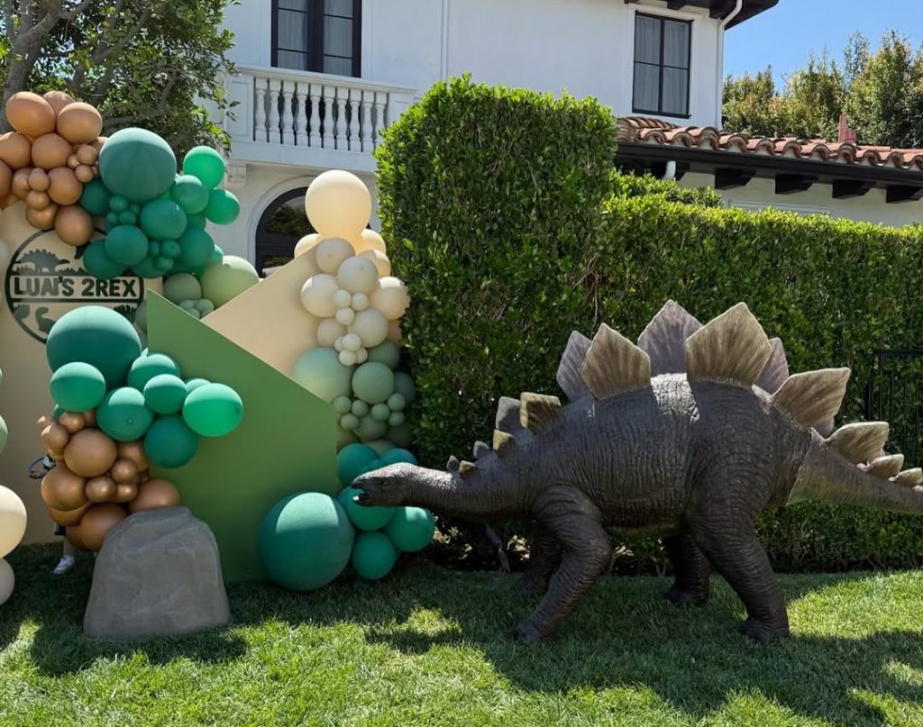 Dinosaur cake and a mini zoo: Lindsay Lohan celebrated her son’s second birthday