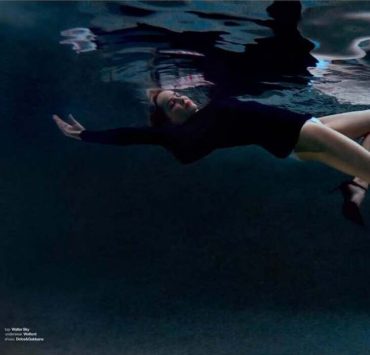 In a sheer blouse and underwater: 67-year-old Sharon Stone on the cover of Schön!