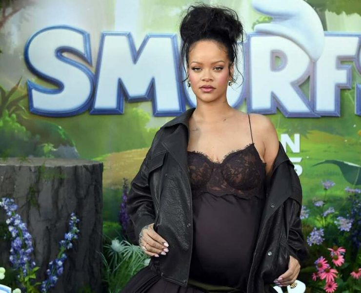 Rihanna attends «The Smurfs» premiere in Los Angeles with her sons