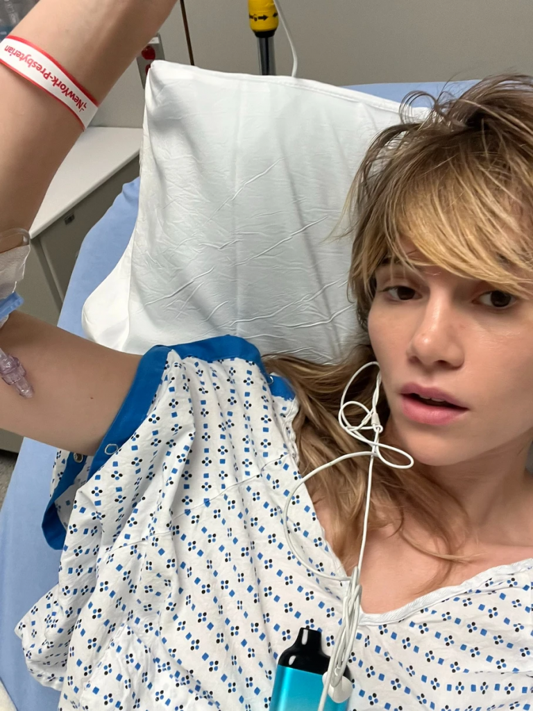 Suki Waterhouse hospitalized due to tight pants