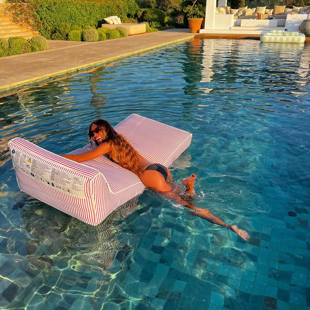 Die 55-jährige Naomi Campbell zeigt ihre makellose Figur im Ibiza-Urlaub