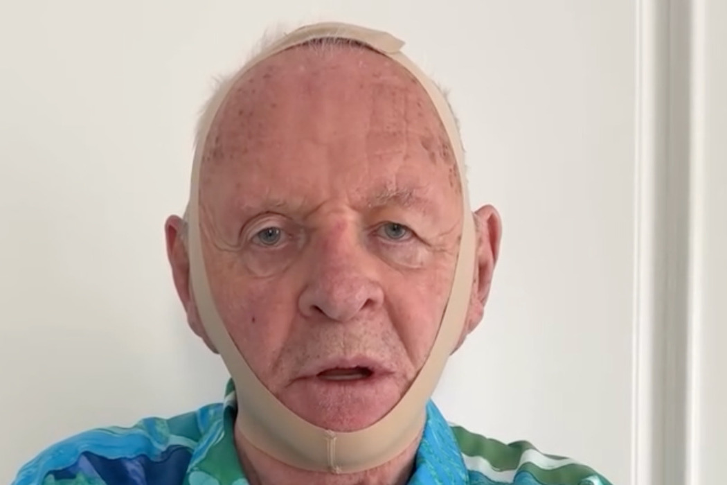 Anthony Hopkins nimmt Kim Kardashian auf die Schippe — mit neuer Skims-Gesichtsmaske