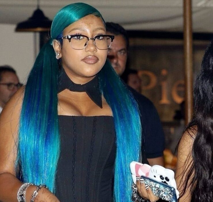 Korsett und bunte Strähnen: Kim Kardashian wird wegen des Looks ihrer 12-jährigen Tochter kritisiert