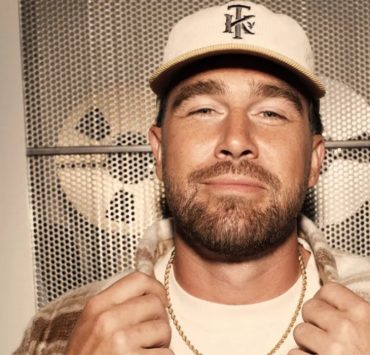 Travis Kelce präsentiert gemeinsame Kollektion mit American Eagle