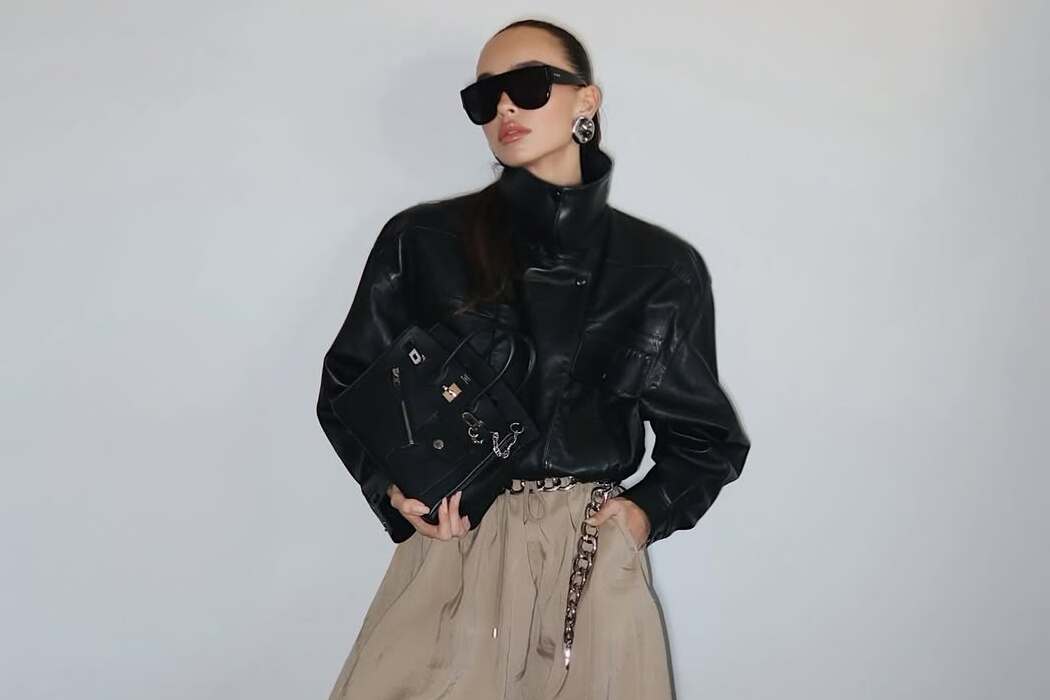 Lederbomberjacke und Aladdin-Hosen: Ivana Essl präsentiert den perfekten Herbstlook
