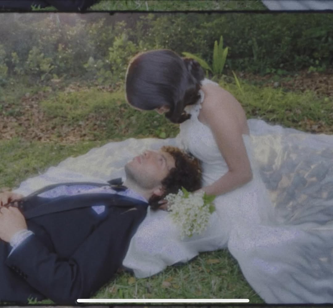 In einem Kleid von Ralph Lauren: Selena Gomez hat geheiratet