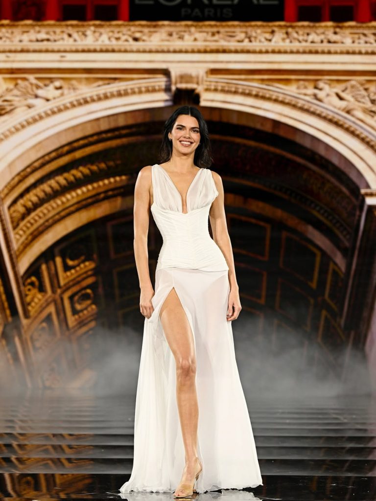 Heidi Klum, Kendall Jenner, Eva Longoria und weitere Stars bei der L’Oréal-Show in Paris