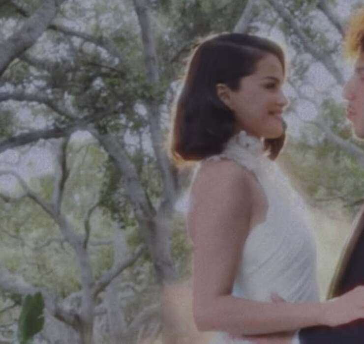In einem Kleid von Ralph Lauren: Selena Gomez hat geheiratet