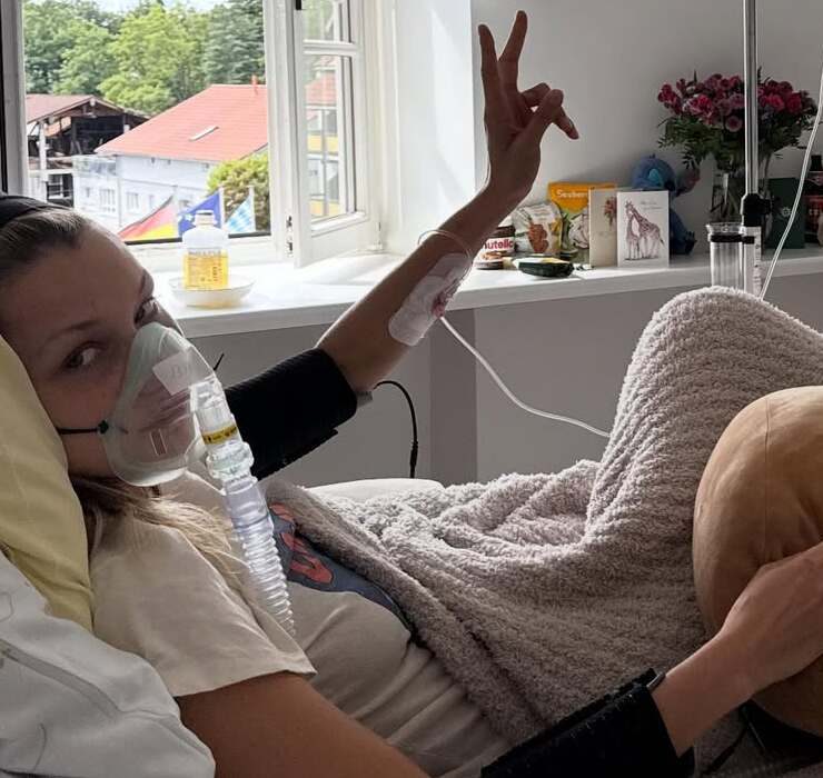 Bella Hadid wegen Lyme-Borreliose im Krankenhaus