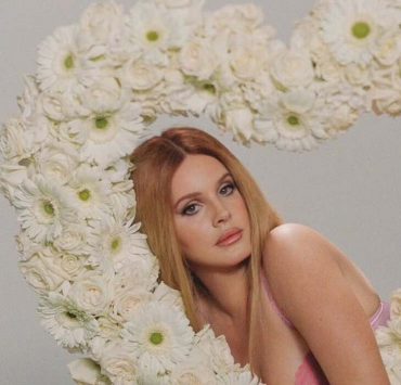 Hand in Hand mit ihrem Liebsten: Lana Del Rey bei der Valentino-Show in Paris