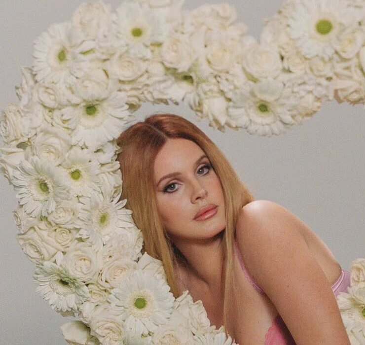 Hand in Hand mit ihrem Liebsten: Lana Del Rey bei der Valentino-Show in Paris