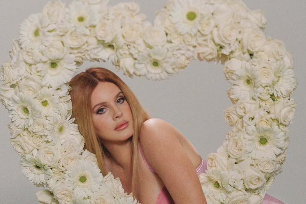 Hand in Hand mit ihrem Liebsten: Lana Del Rey bei der Valentino-Show in Paris