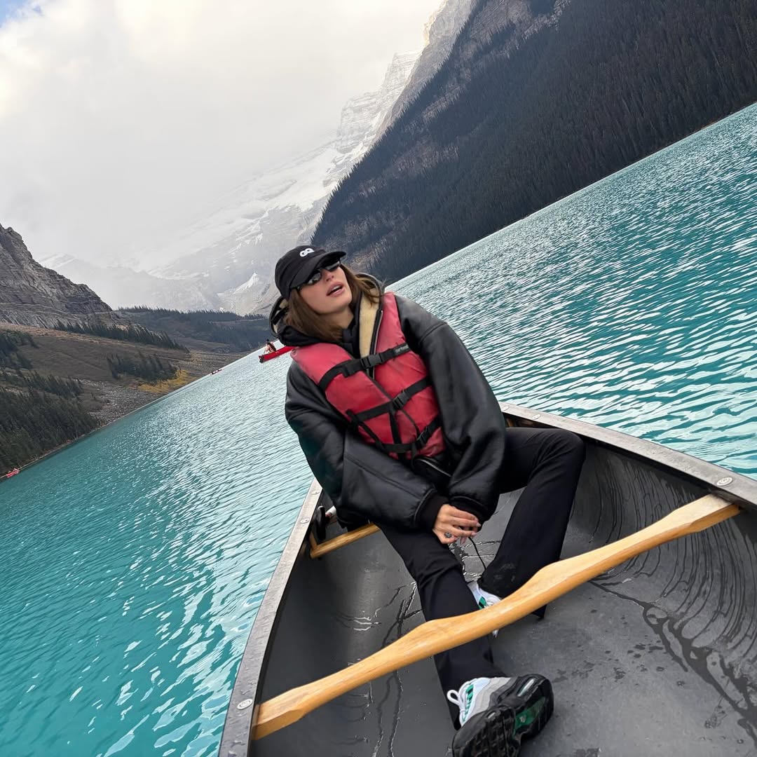 Süße Küsse und malerische Sonnenaufgänge: Hailey und Justin Bieber genießen eine Auszeit in den Bergen