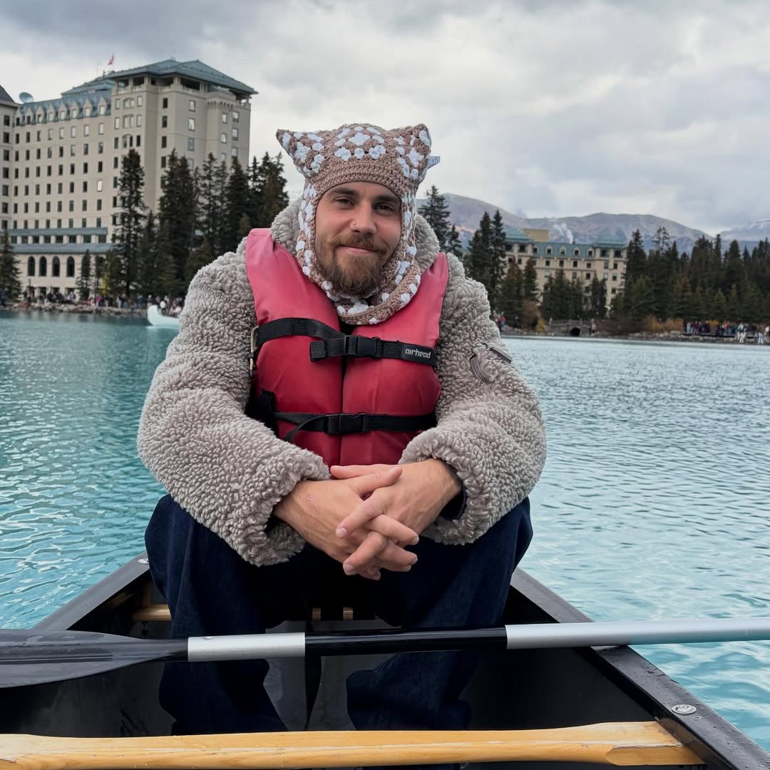 Süße Küsse und malerische Sonnenaufgänge: Hailey und Justin Bieber genießen eine Auszeit in den Bergen